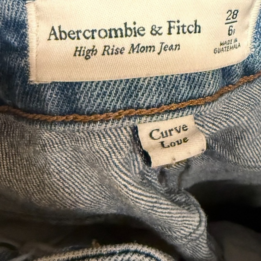 Abercrombie & Fitch High Rise Mom Jean Curve Love Jeans Medium Wash size 28/6 - Picture 3 of 4